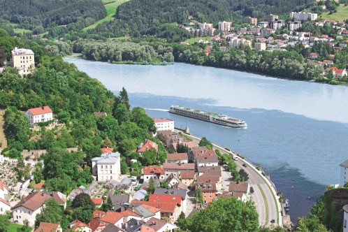 /Media/images/Product_Images/cruiseships/sceniccruise/scenic 'space-ship'.jpg